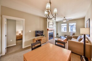 TV, fireplace - Ski In Ski Out + Walk to Restaurants & Shops - Penthouse Level, Hot Tub (Winter Park)