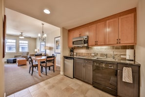 Fridge, microwave, stovetop, dishwasher - Penthouse Level - Walk to Restaurants & Shops - Hot Tub - Ski In/Out (Winter Park)