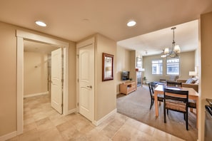 Interior - Penthouse Level - Walk to Restaurants & Shops - Hot Tub - Ski In/Out (Winter Park)