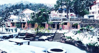 Relax, rejuvenate and experience authentic Kumaoni cuisine and Ayurvedic spa.