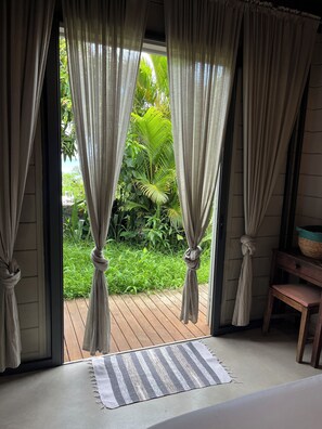 3 habitaciones, tabla de planchar con plancha y cuna de viaje 