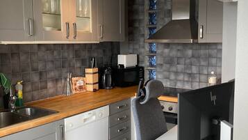 Microwave, stovetop, coffee/tea maker, blender