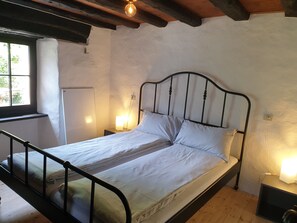 3 bedrooms, travel cot, free WiFi, bed sheets - Mountain worlds behind Lake Maggiore (Falmenta)