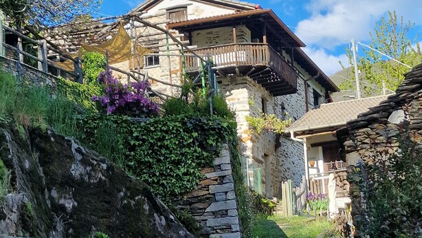 Exterior - Mountain worlds behind Lake Maggiore (Falmenta)