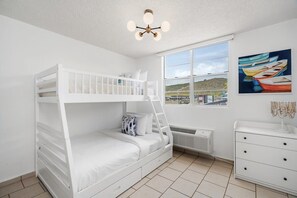 2 habitaciones, tabla de planchar con plancha, cuna de viaje y wifi 