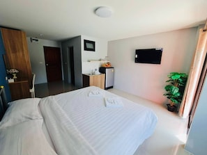 Minibar, bureau, Wi-Fi gratuit, draps fournis