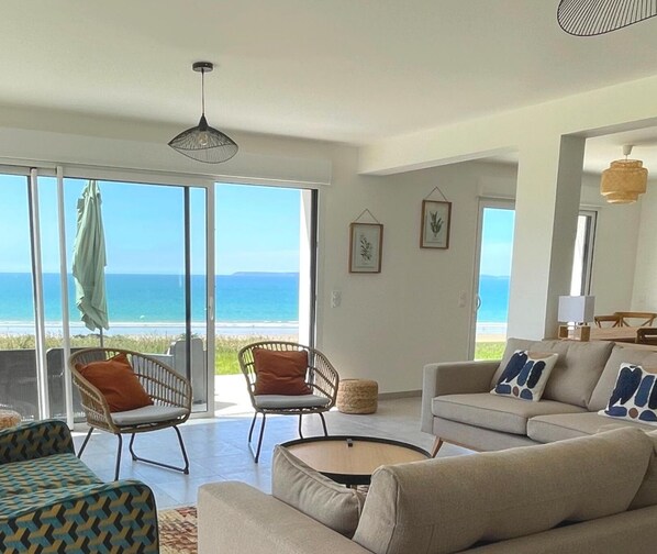 Una Smart TV, libros