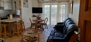 テレビ、DVD プレーヤー