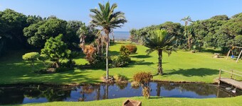 8 Oceans on the Beach 3 B/R Apartment