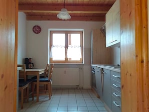 Fridge, microwave, oven, stovetop - 3 bedroom private vacation home in denklingen (Denklingen)
