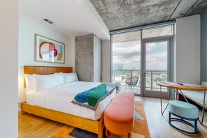 Iron/ironing board, internet, bed sheets - Modern, 31st-floor studio with amazing lake view, balcony, rooftop pool, & gym (Austin)