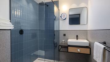 Design Apartment | Bathroom | Shower, hair dryer, towels, toilet paper