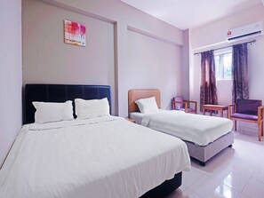 Deluxe Triple Room | Free WiFi, bed sheets - Hotel O Night Queen salak Tinggi (Sepang)