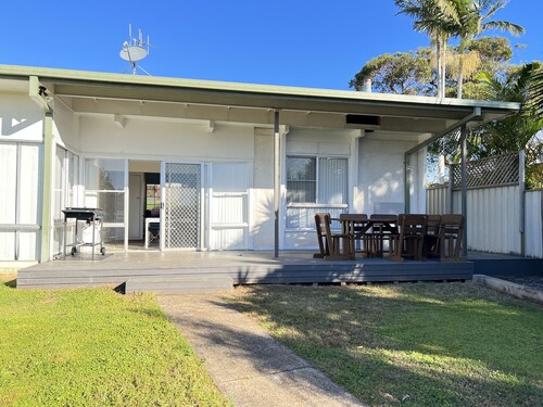 'The Savoy'. Central home with pool. Pet friendly