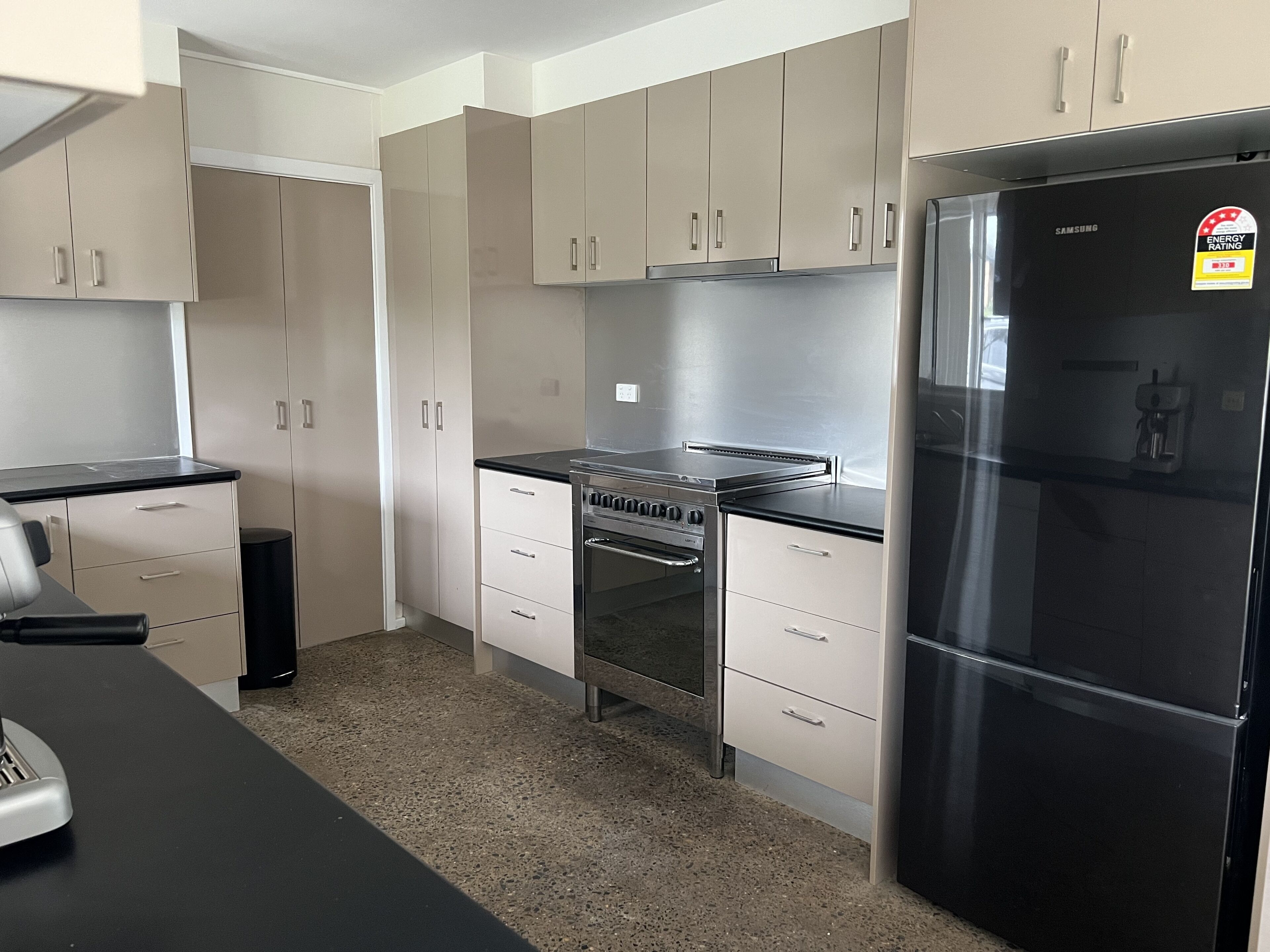 Réfrigérateur, micro-ondes, four, lave-vaisselle