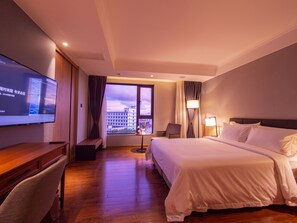 Minibar, in-room safe, desk, iron/ironing board