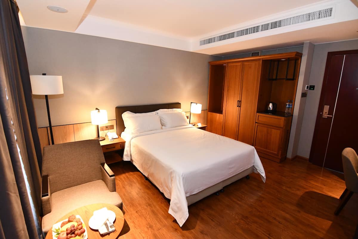 Habitación Grand con 1 cama matrimonial o 2 individuales | Minibar, caja de seguridad en la habitación y escritorio