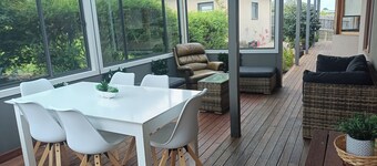 Lakes Guest House: Unit with private entrance sleeps 8