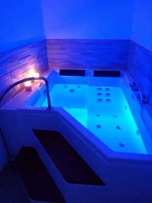 Spa - 70m² hypercentre apartment with whirlpool bath (La Flèche)