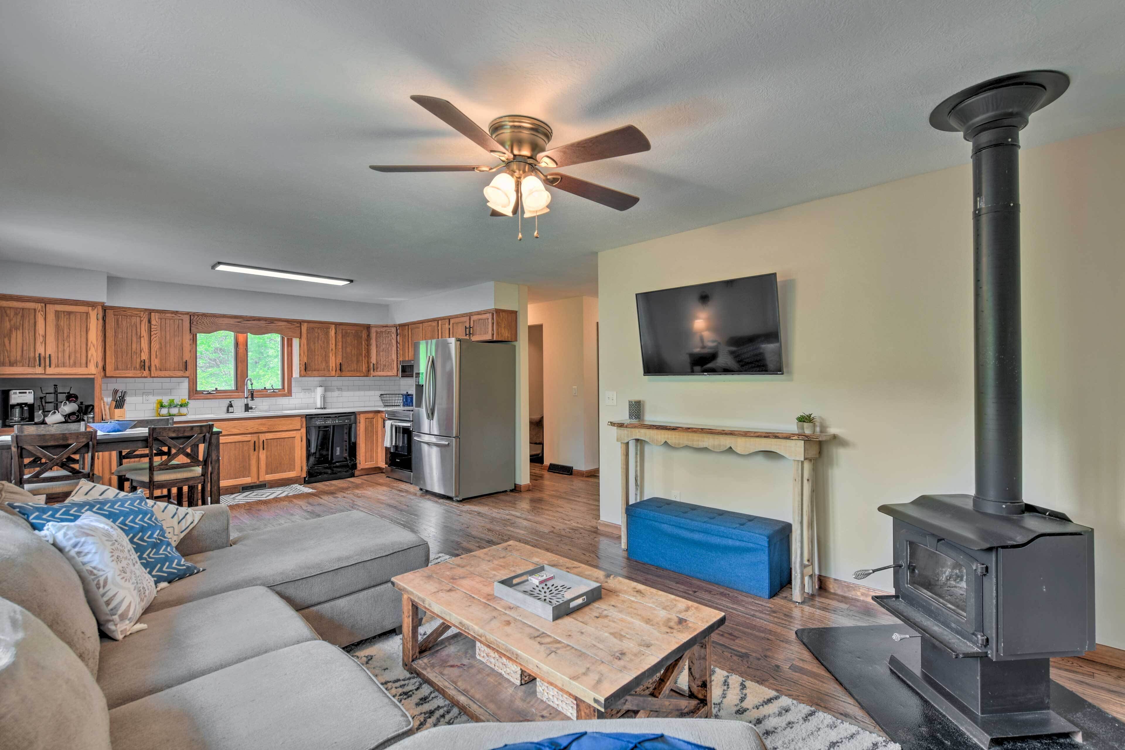 Pet-Friendly Waynesville Home w/ Mountain Views!