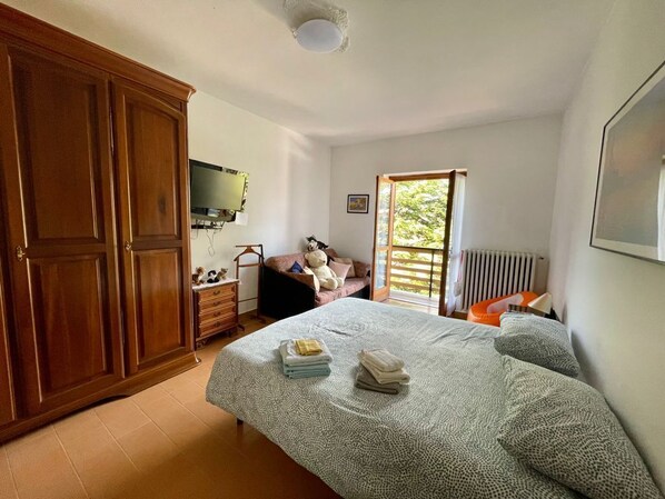 1 chambre, fer et planche à repasser, literie fournie