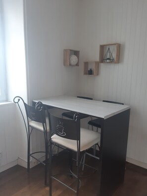 Dining - Charming T1 bis Quimper center - spec red stays more than a week (Quimper)