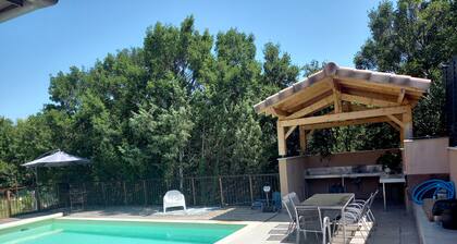 Quiet family villa with pool