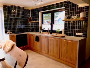 Refrigerador, horno, parrilla de estufa y lavavajillas