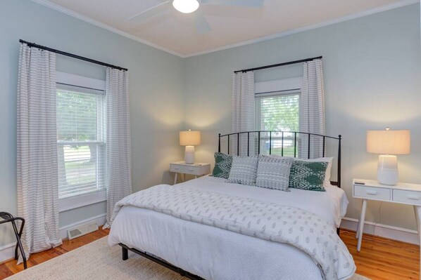 4 bedrooms, desk, iron/ironing board, WiFi