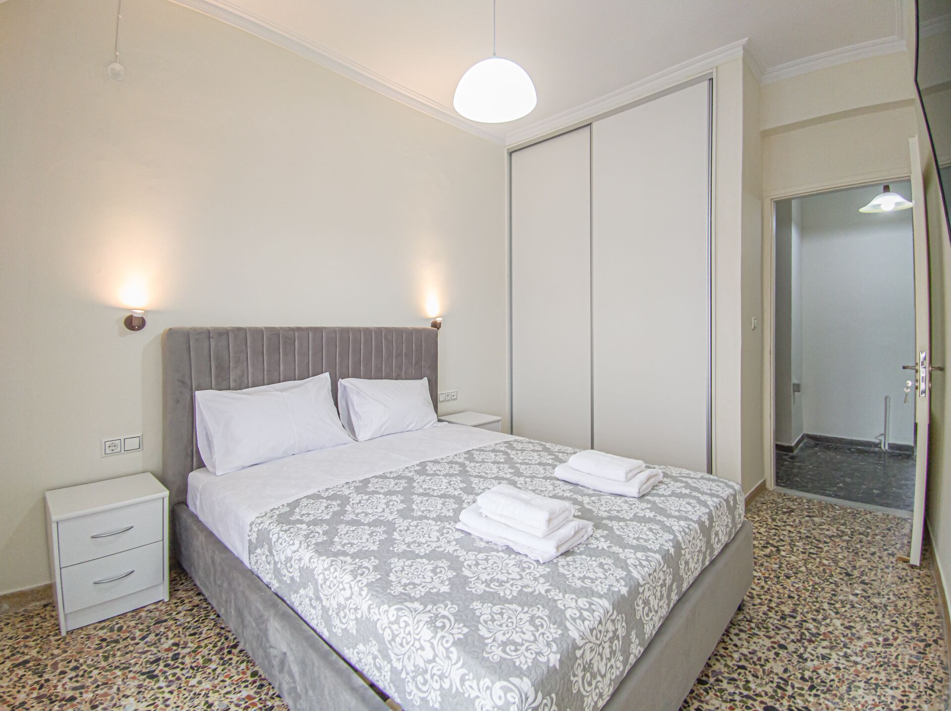 2 dormitorios, tabla de planchar con plancha, wifi gratis y ropa de cama