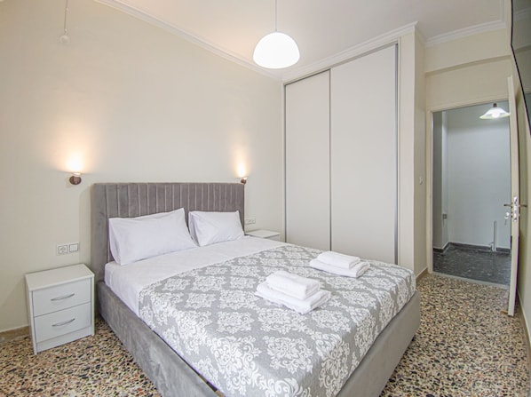 2 bedrooms, iron/ironing board, free WiFi, bed sheets