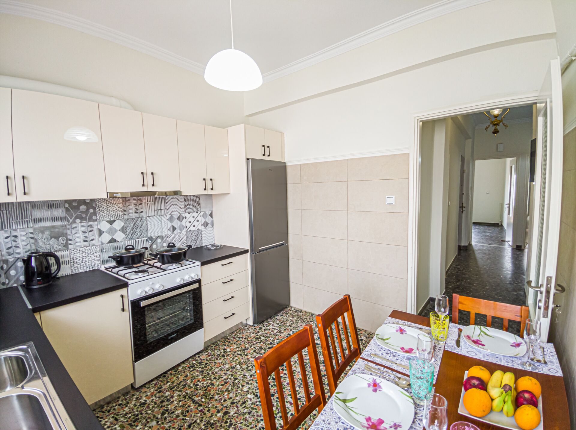 Geladeira, micro-ondas, fogão, cooktop