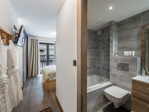 Hair dryer, towels - Apartment with Jacuzzi and Parking in Courchevel (Courchevel)