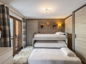 3 عدّة غرف نوم وواي فاي مجانًا وملاءات أسرّة