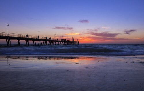 Heart of Glenelg - walk to beach and restaurants