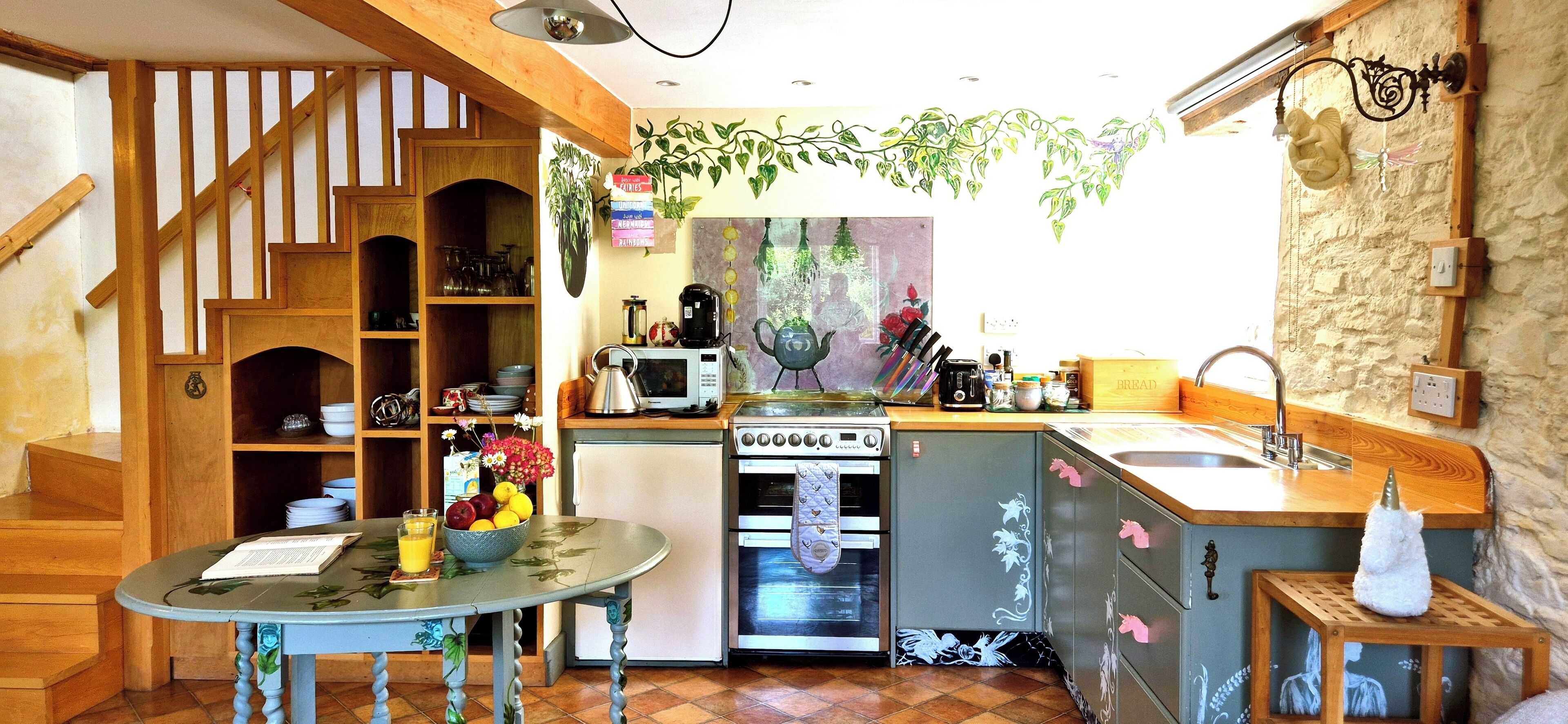 冰箱、微波炉、烤箱、炉灶