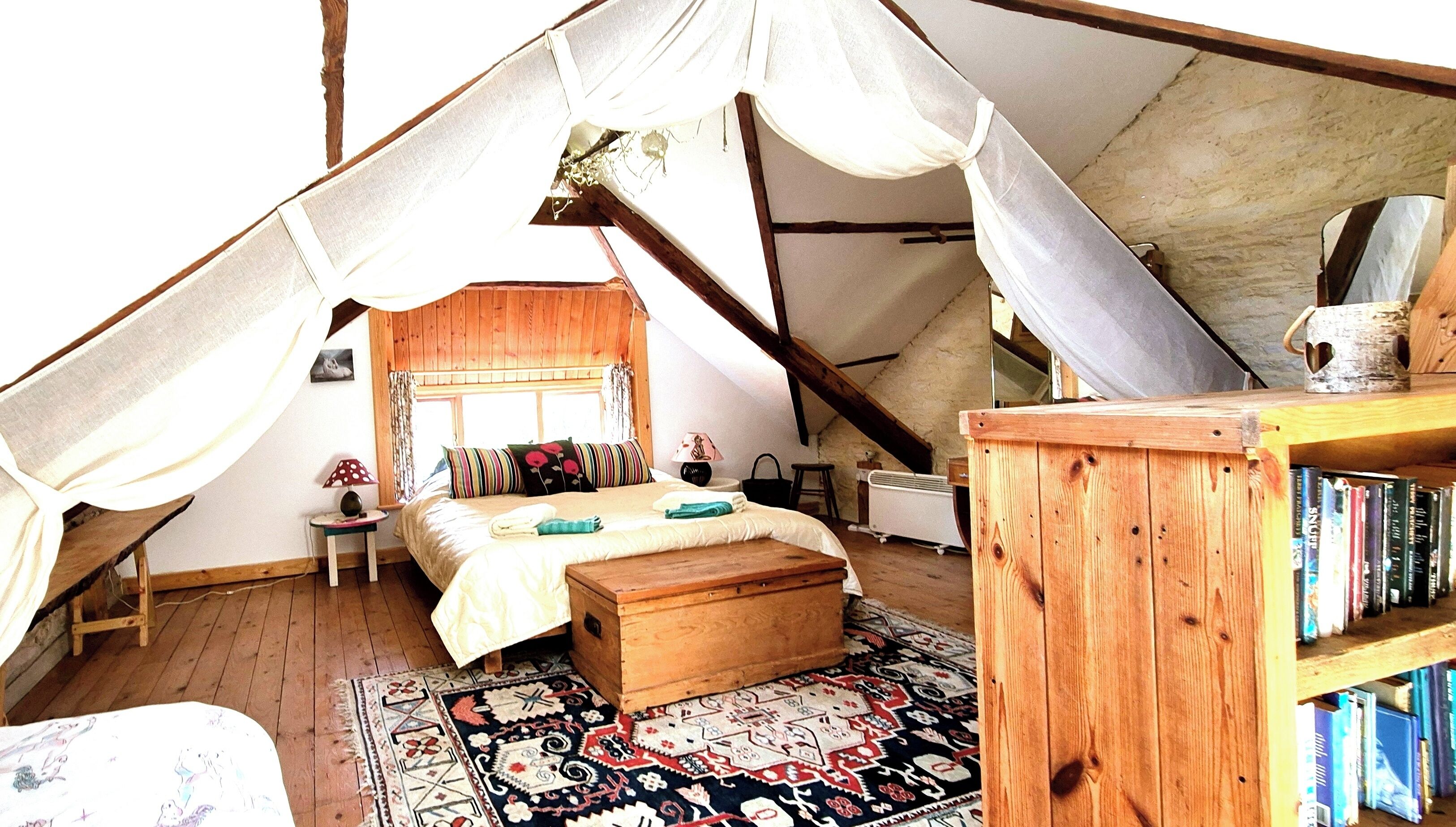 2 chambres, bureau, fer et planche à repasser, lit parapluie