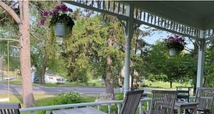 1860 French Country Farmhouse -- Sleeps 10!
