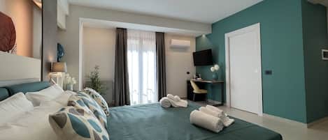 8 bedrooms, desk, free WiFi, bed sheets