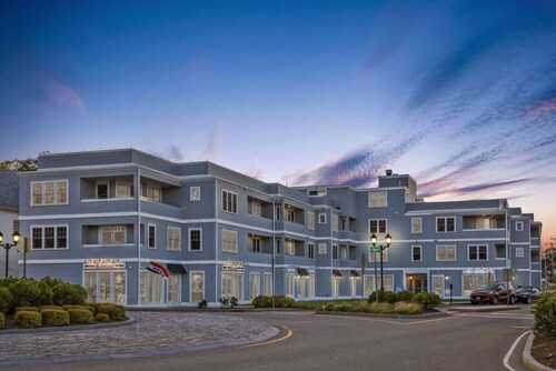 Penthouse with Private Roofdeck on Plymouth Harbor