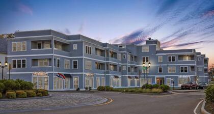 Penthouse with Private Roofdeck on Plymouth Harbor