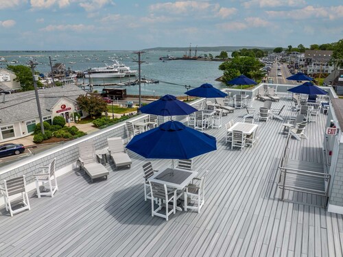 Penthouse with Private Roofdeck on Plymouth Harbor