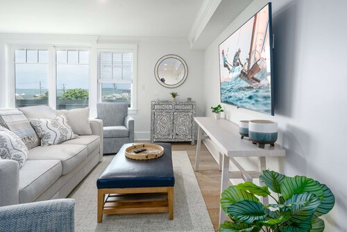 Penthouse with Private Roofdeck on Plymouth Harbor