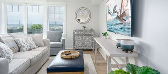 Penthouse with Private Roofdeck on Plymouth Harbor