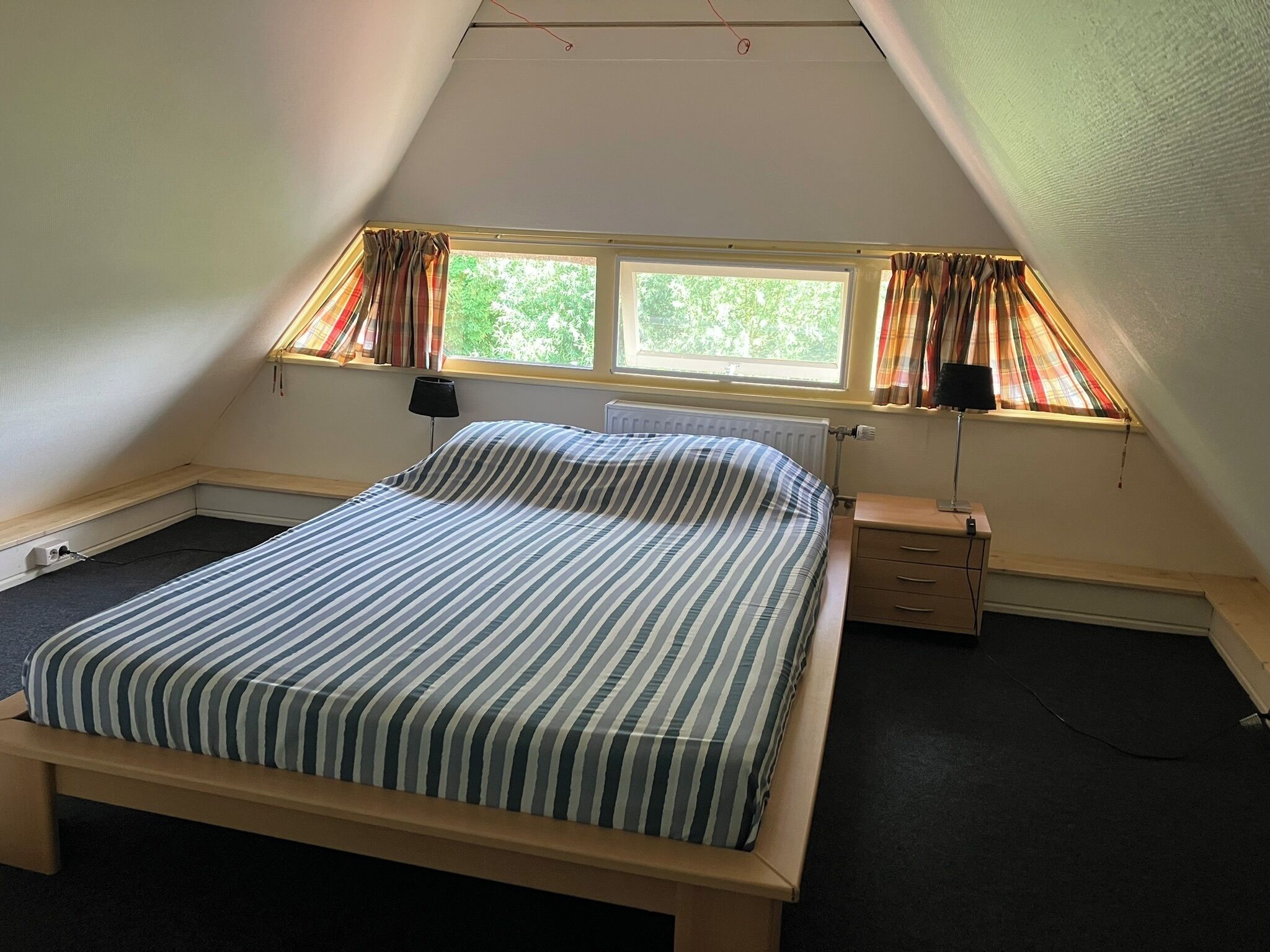 2 slaapkamers, een strijkplank/strijkijzer, gratis wifi, beddengoed