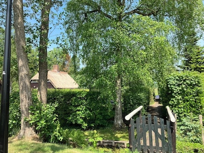 Idyllic house with spacious garden next to canal, boat rent is possible (extra)