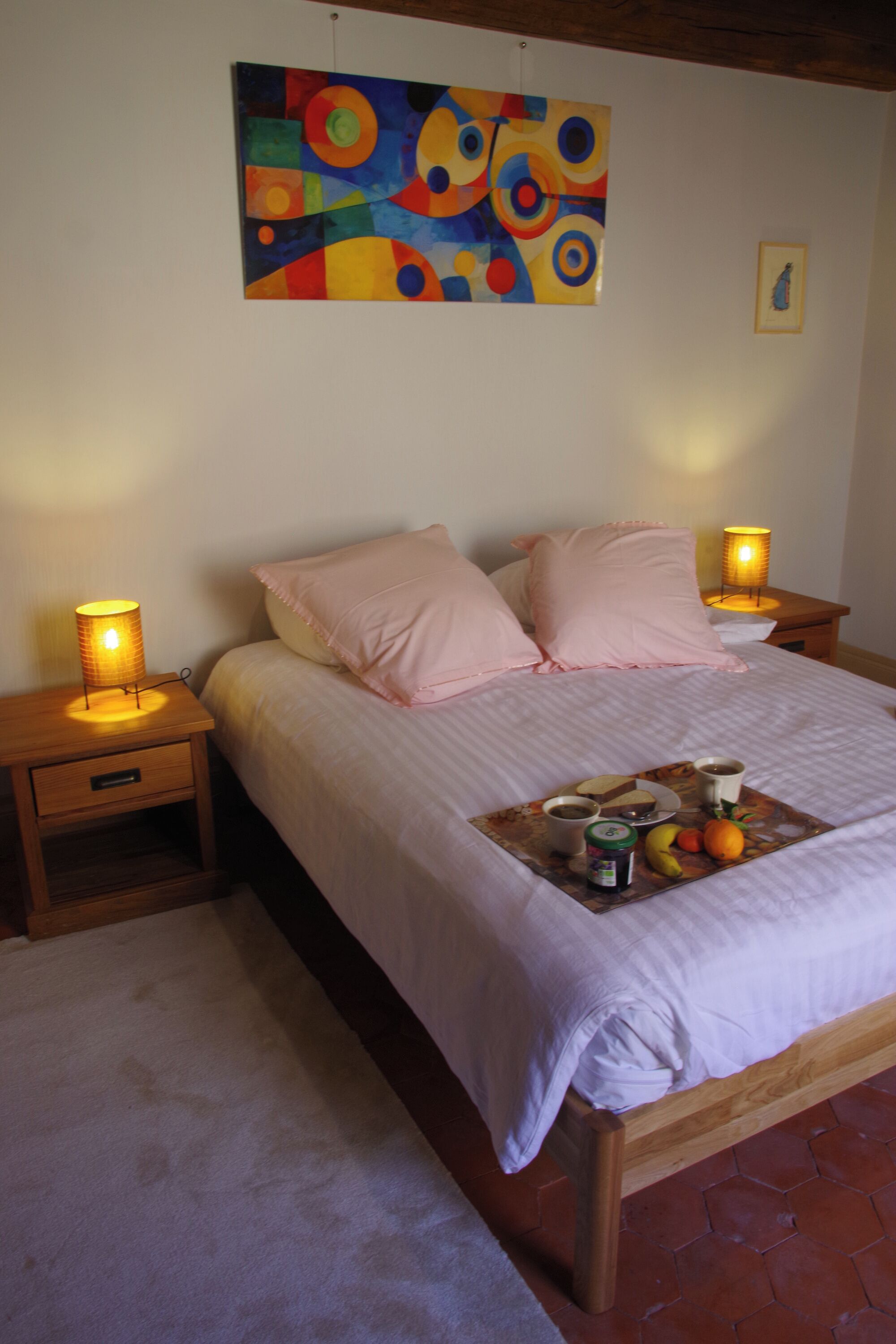 3 間睡房、書桌、熨斗/熨衫板、可攜式嬰兒床