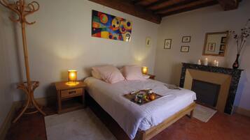 3 Schlafzimmer, Schreibtisch, Bügeleisen/Bügelbrett, Reisekinderbett