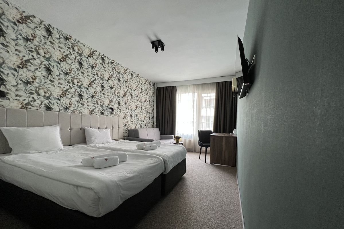 Premium bedding, in-room safe, desk, iron/ironing board