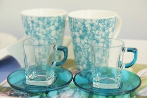 Escritorio, wifi gratis y ropa de cama 